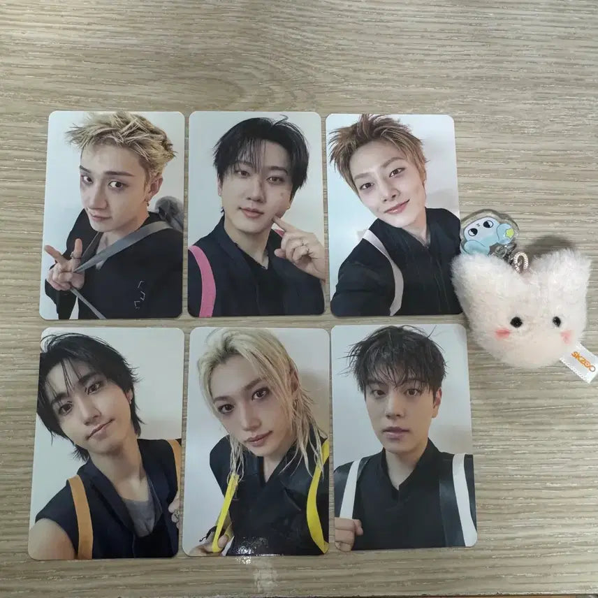 [BUNJANG] Stray Kids First Dome Concert Entrance Gift Run-it Keychain Photocard / 스키즈 첫막 콘서트 입장 기프트 스트레이키즈 스키주 포카 키링 런잇