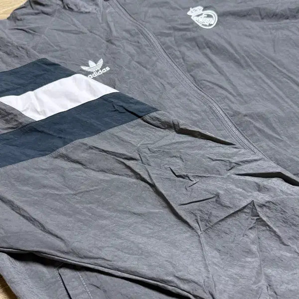 [BUNJANG] Real Madrid Adidas Collaboration Windbreaker / 레알마드리드 바람막이