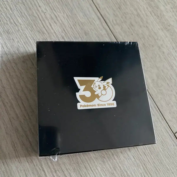 [BUNJANG] Pokemon Store 30th Anniversary August Badge / 포켓몬스토어 30주년 기념 8월 뱃지