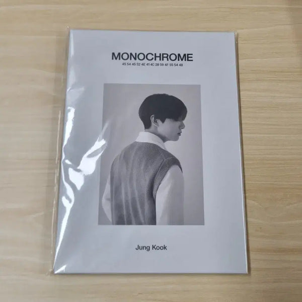 [BUNJANG] BTS 2021 Winter Package Jungkook Monochorme Photobook (Sealed) / bts 팝업 모노크롬 정국 포스트카드북 MONOCHROME 미개봉 양도
