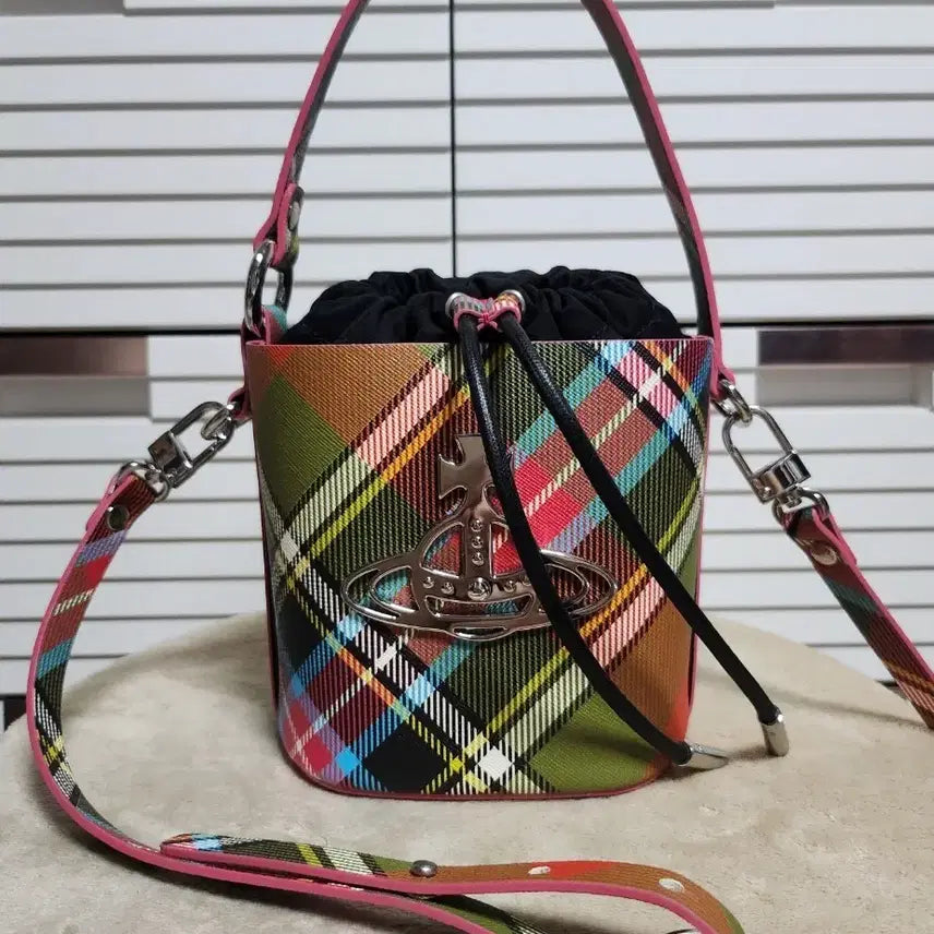 [BUNJANG] Vivienne Westwood Betty Check Multicolor Bucket Bag / 비비안웨스트우드 베티체크 멀티컬러 버킷백