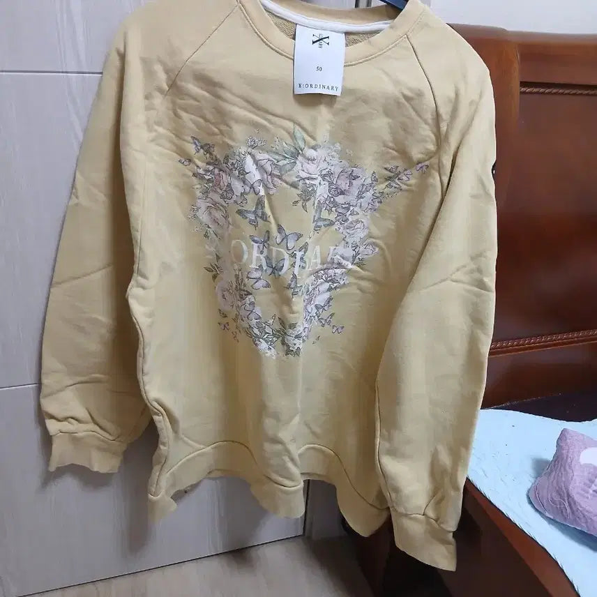 [BUNJANG] X:ORDINARY Floral Butterfly Embroidered Sweatshirt Yellow Size 50 / [X:ODINARY] 엑스오디너리 맨투맨 옐로우