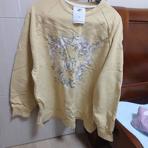 [BUNJANG] X:ORDINARY Floral Butterfly Embroidered Sweatshirt Yellow Size 50 / [X:ODINARY] 엑스오디너리 맨투맨 옐로우