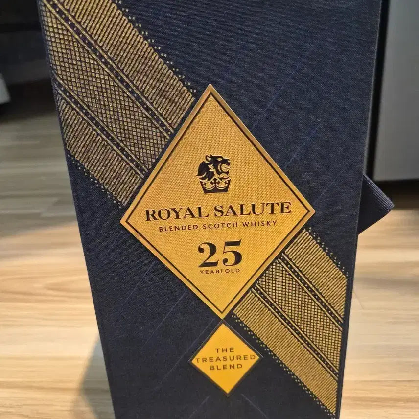 [BUNJANG] Royal Salute 25 Year Old Whisky Empty Bottle / 로얄살루트 25년산 위스키 공병입니다