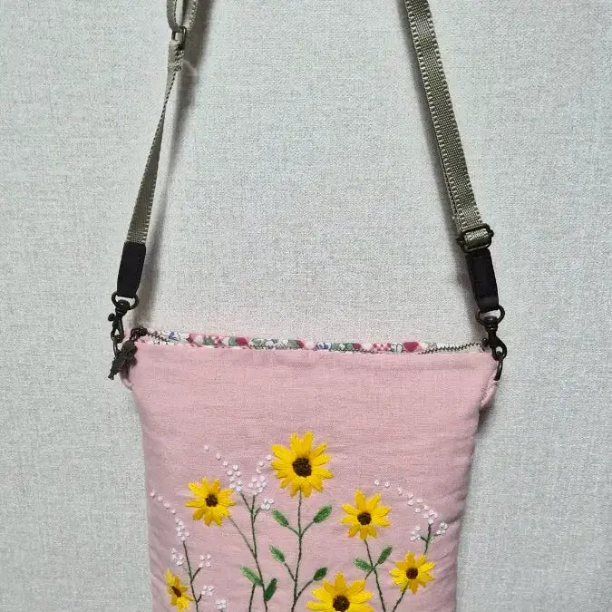 [BUNJANG] Sunflower Embroidery Shoulder Bag / 핑크색 해바라기 자수 숄더백