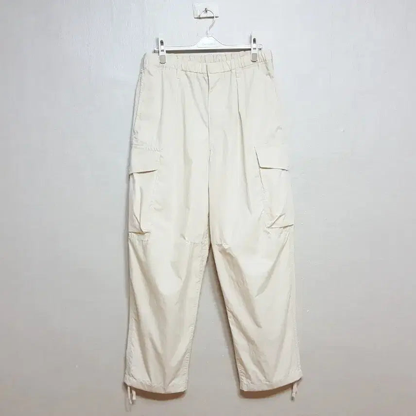[BUNJANG] Uniqlo U Parachute Wide Cargo Pants Beige / 1착)유니클로U 하절기 파라슈트 와이드 카고 바지 30-36인치이하