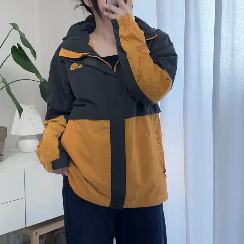 [BUNJANG] The North Face Color Block Windbreaker Jacket / 노스페이스 오렌지챠콜 배색 바막 [ 100 ]