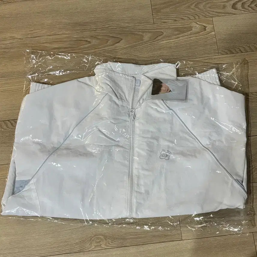 [BUNJANG] NCT 127 Doyoung Yours Windbreaker M (Sealed) / NCT127 엔시티 도영 유어스 바람막이 M 미개봉