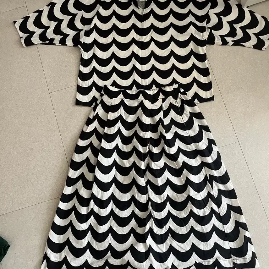[BUNJANG] Uniqlo x Marimekko Collaboration Top & Bottom Set - Size S / 유니클로 마리메꼬 콜라보 상하세트 S