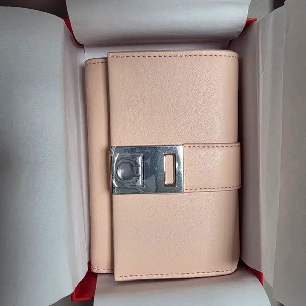 [BUNJANG] Salvatore Ferragamo Hug Compact Trifold Wallet Pink / 페라가모 허그컴팩트 트리폴드 지갑