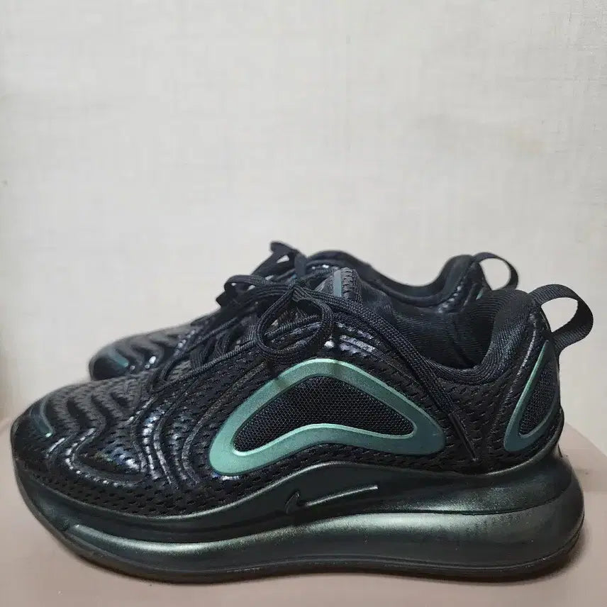 [BUNJANG] Nike Air Max 720 Black/Green Sneakers (Women's 225) / >>상태양호<<  나이키 에어맥스 720 블랙/그린 225 팝니다