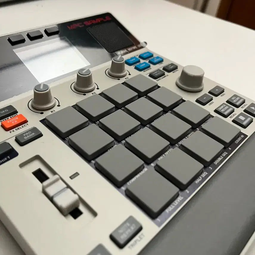 [BUNJANG] Akai MPC Sample (Opened) / AKAI MPC SAMPLE 아카이 엠피씨 샘플 단순개봉