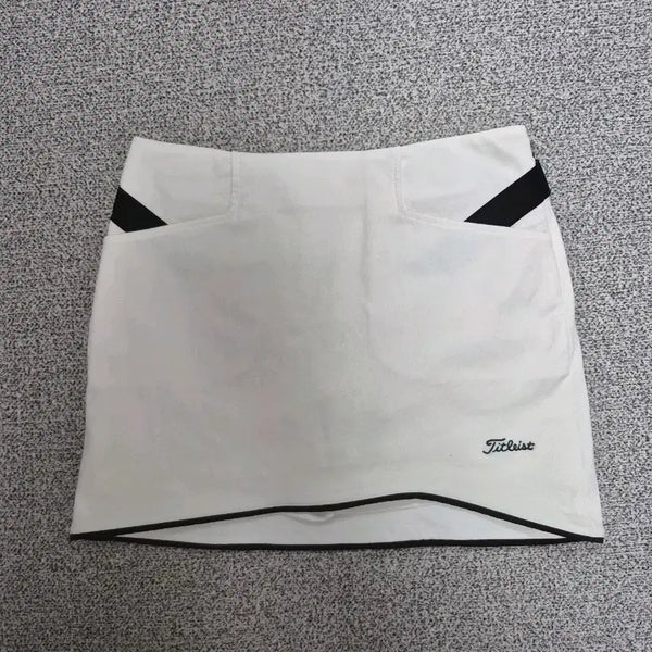 [BUNJANG] Titleist Golf Skirt White / 타이틀리스트 골프 스커트 화이트