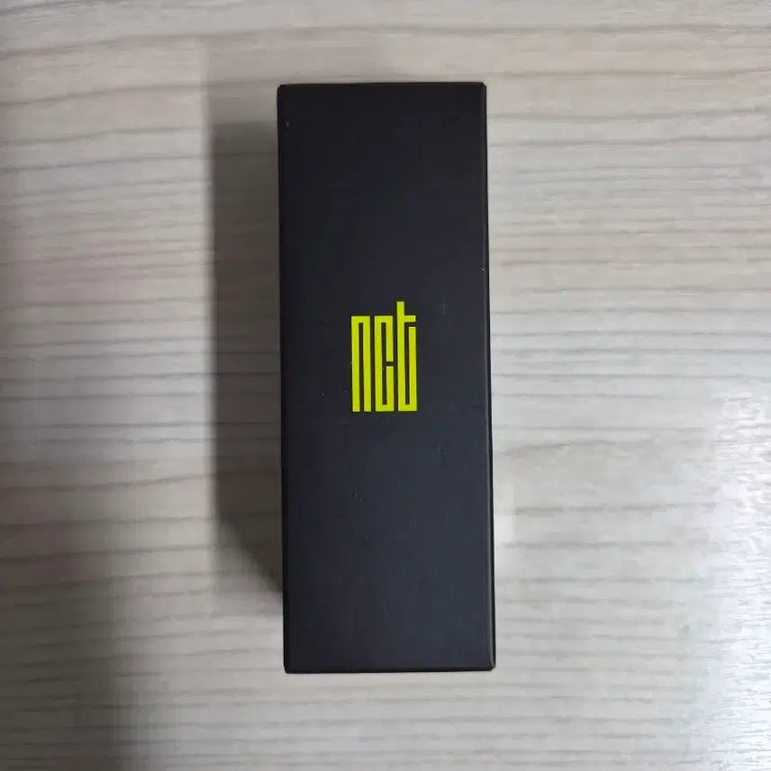 [BUNJANG] NCT Glow Stick Lip Balm Sealed / 엔시티 응원봉 립밤 미개봉