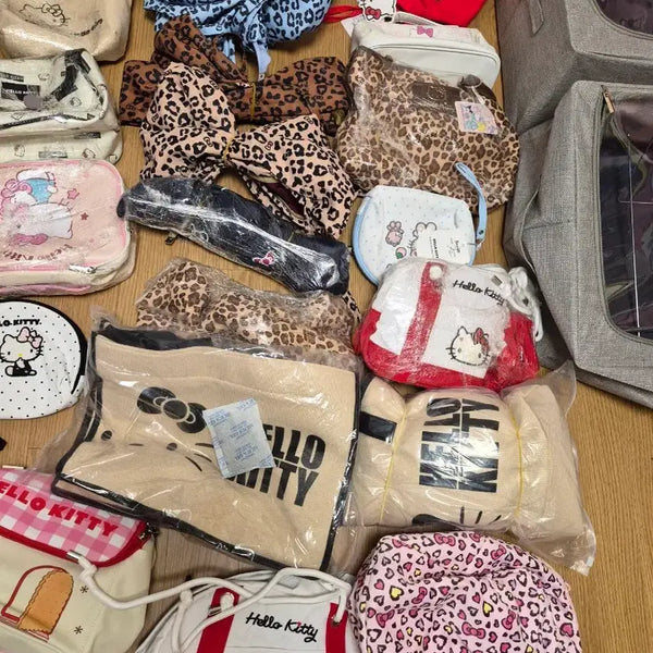 [BUNJANG] Hello Kitty, Shin-chan, Kurumi Mini Bag Bundle Set / 키티,짱구,쿠르미 미니백등 일괄 판매합니다