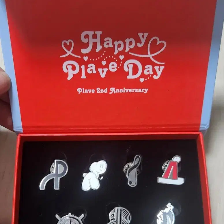 [BUNJANG] PLAVE 2nd Anniversary Badge Set - SungHuiYeGyo Metal Badge / 플레이브 2주년 뱃지 세트 / 성휘예고 메탈 뱃지