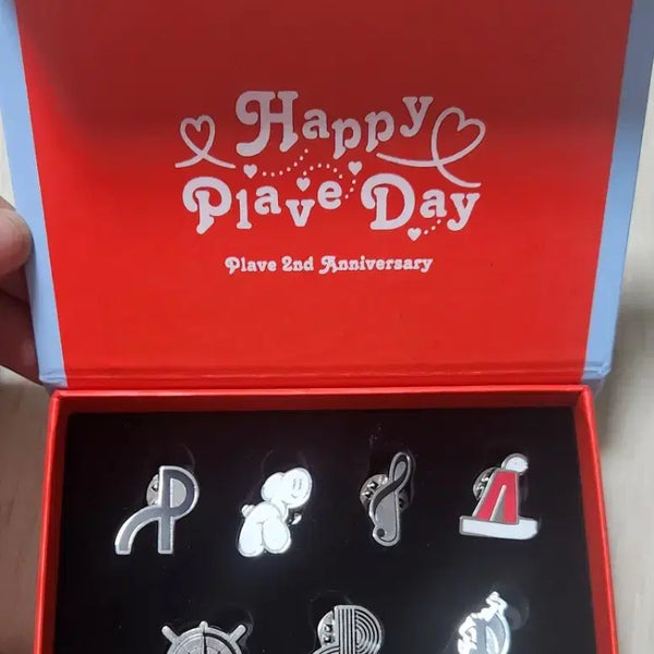 [BUNJANG] PLAVE 2nd Anniversary Badge Set - SungHuiYeGyo Metal Badge / 플레이브 2주년 뱃지 세트 / 성휘예고 메탈 뱃지