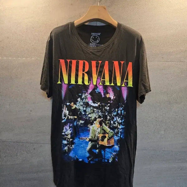 [BUNJANG] Nirvana Official Merchandise Graphic T-Shirt / NIRVANA. 오피셜굿즈. 정품 반팔티.