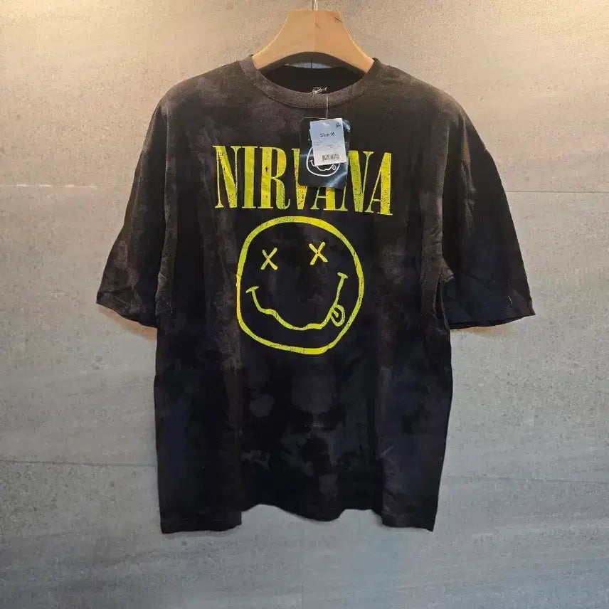 [BUNJANG] Nirvana Smiley Print Black T-Shirt / 너바나. 스마일리 반팔 티셔츠 블랙.