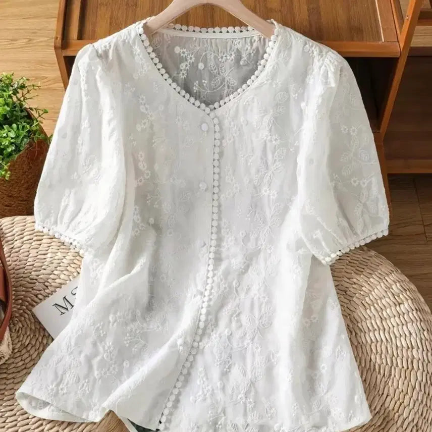 [BUNJANG] White Embroidered Blouse / 여성스런 화이트 자수 블라우스.새상품.