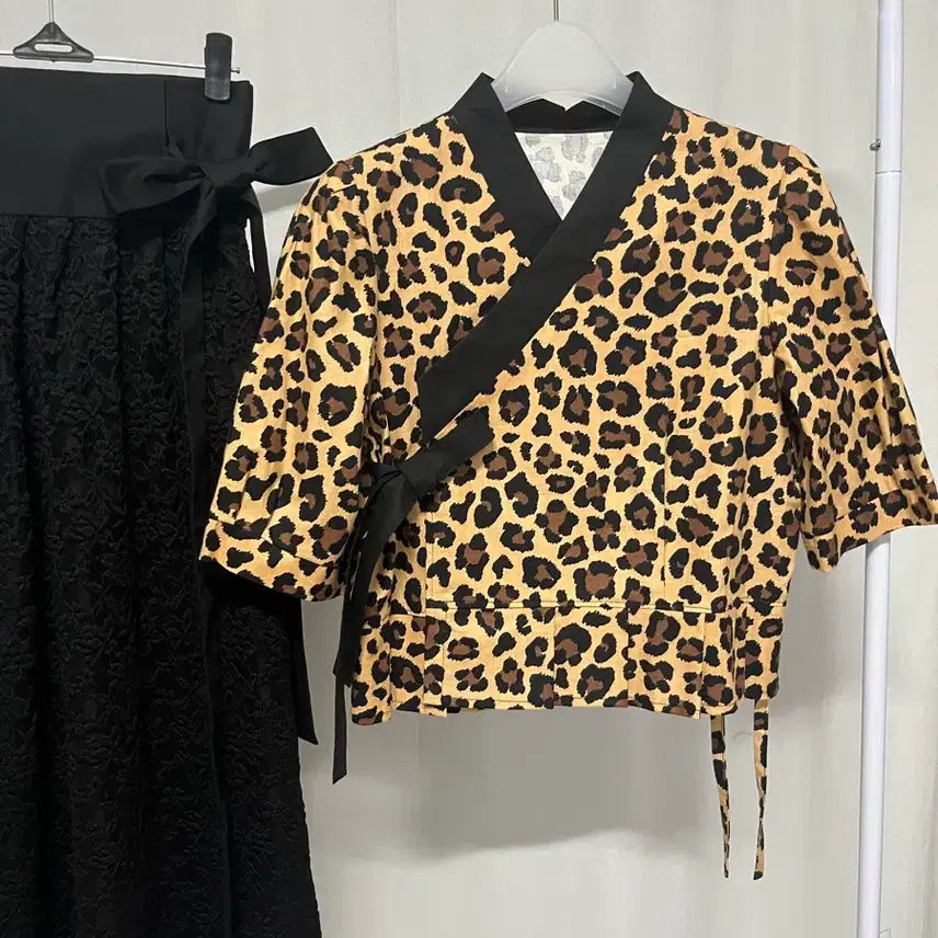 [BUNJANG] Leopard Print Jeogori (Handmade, New) / 호피 저고리(핸드메이드 새상품)