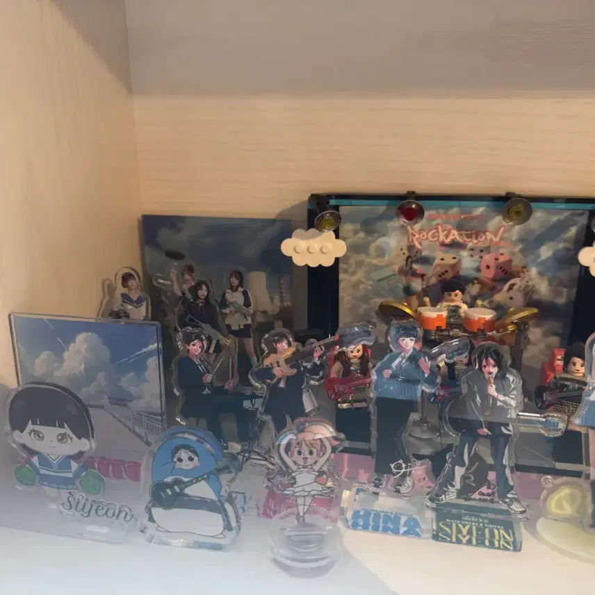 [BUNJANG] QWER Acrylic Stand & Diorama Bundle Set / QWER 각종 아크릴 스탠드, 디오라마 일괄 판매