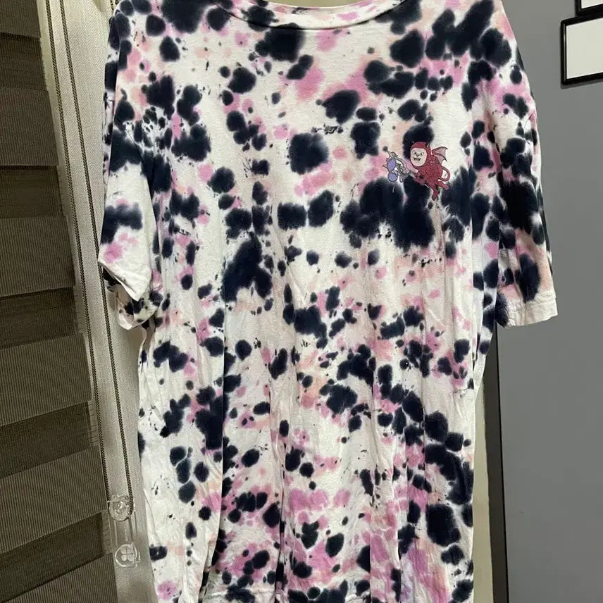 [BUNJANG] RIPNDIP Tie-Dye Short Sleeve T-Shirt (White/Black/Pink, L) / RIPNDIP 립앤딥 핑크 블랙 화이트 타이다이 반팔 티셔츠