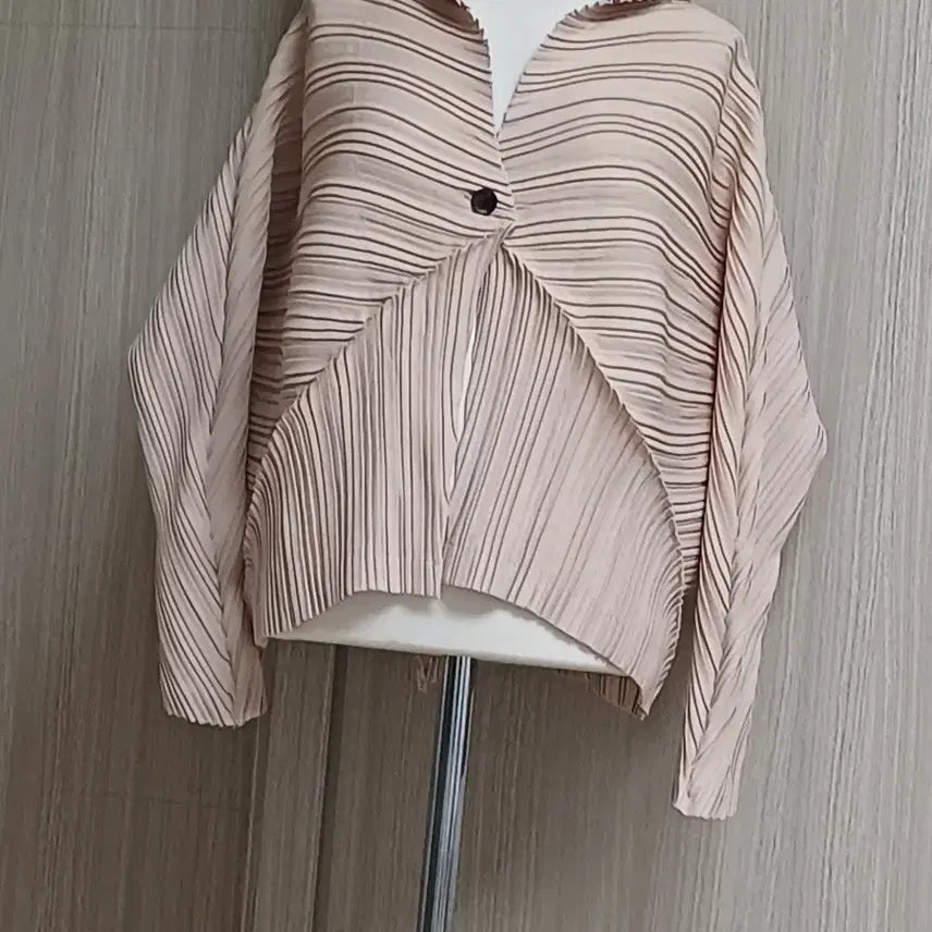 [BUNJANG] Evercube Pleats Cardigan Pink Beige / 에버큐브 플리츠 핑크 베이지 가디건