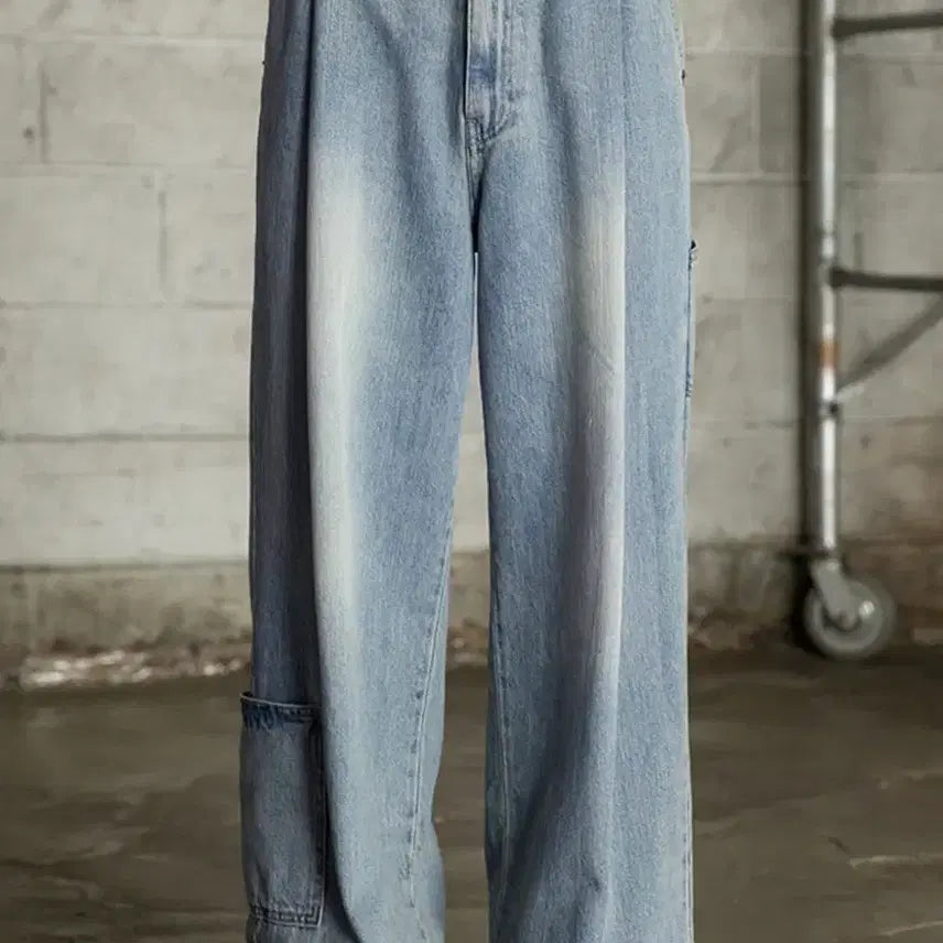 [BUNJANG] Begin202 One-Tuck Wide Carpenter Denim Pants (Bleached Blue) / 네고O 비긴202 원턱 와이드 카펜터 데님 팬츠 (블리치드 블루) 2사이즈