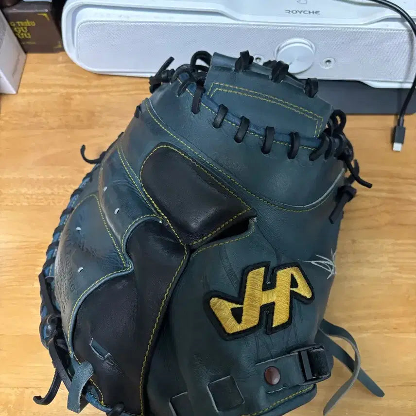 [BUNJANG] Hatakeyama M8 Catcher's Mitt (Doosan Bears Player Issued) / 하타케야마 m8 포수미트 두산 선수지급용 판매합니다