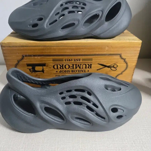 [BUNJANG] Adidas Foam Runner Charcoal US 11 (290mm) / 아디다스 폼러너 다크 그레이 290