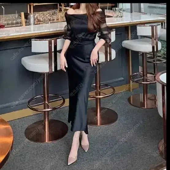 [BUNJANG] Evabin Petal Blouse High-Quality Imported Clothing / 에바빈 제작 꽃잎 블라우스 하이퀄리티 수입 의류