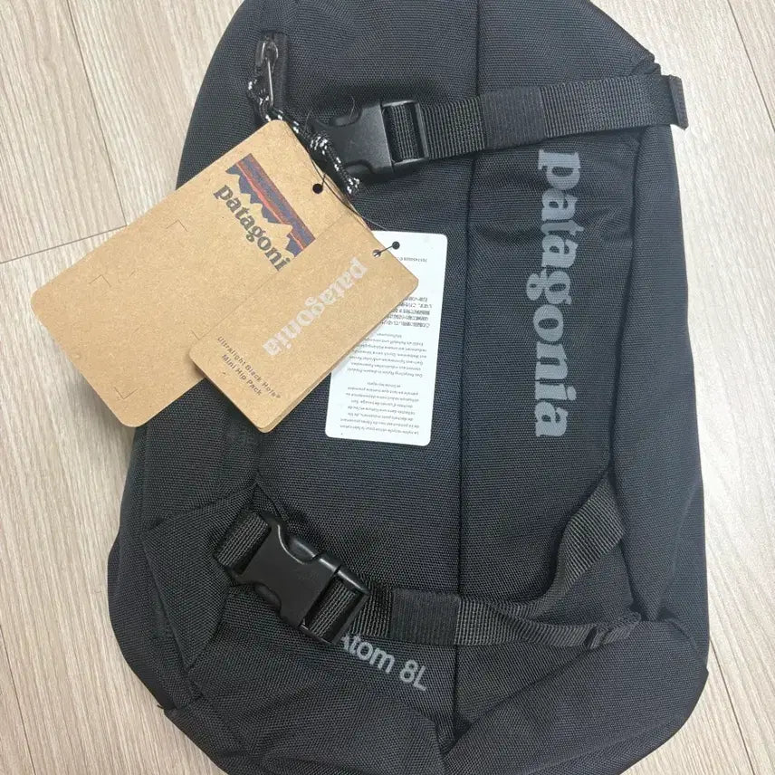 [BUNJANG] Patagonia Atom 8L Backpack Black / 파타고니아 아톰 8L 새상품