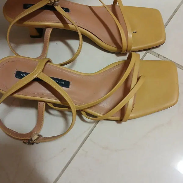 [BUNJANG] Shu-Shoe Yellow Strap Sandals (Size 240-245) / 슈펜 샌들 옐로우/240.245추천