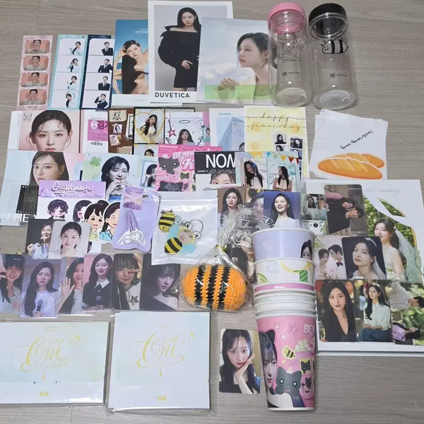 [BUNJANG] Kim Ji Won Birthday Cafe Goods Bundle Set / 김지원 생일카페 굿즈 + 공식 굿즈 일괄 판매(16일까지 17.0)