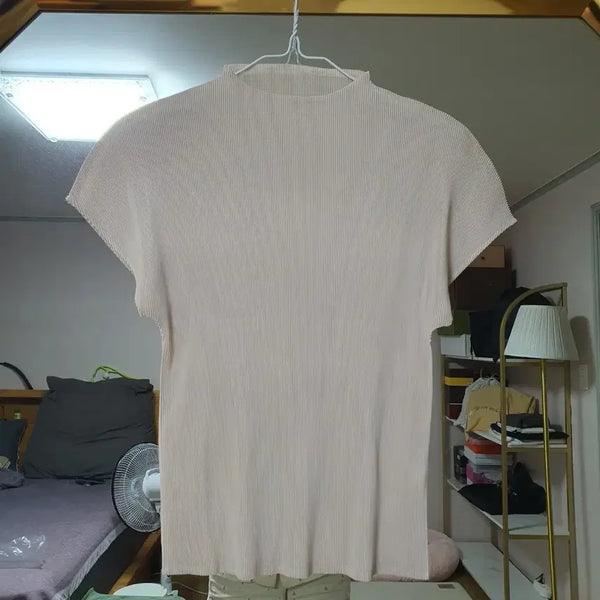 [BUNJANG] High Quality Pleated Mock Neck Short Sleeve T-Shirt (Beige) / 고퀄 플리츠 반목 반팔(베이지)