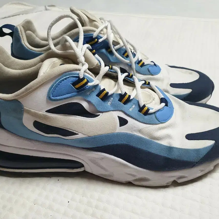 [BUNJANG] Nike Air Max 270 React Sneakers White Blue 285 / 나이키 에어맥스270 리액트 스니커즈 화이트 블루 285