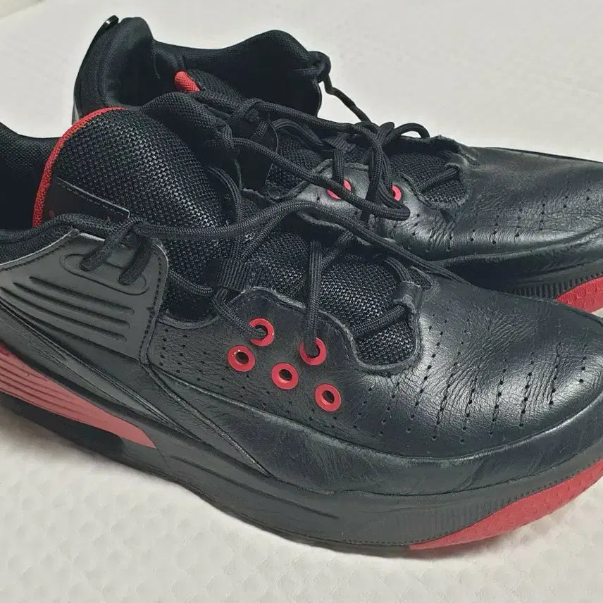 [BUNJANG] Nike Air Jordan Max Aura 5 Black Red Sneakers 255 / 나이키 에어 조던 맥스 아우라5 블랙 레드 운동화 255