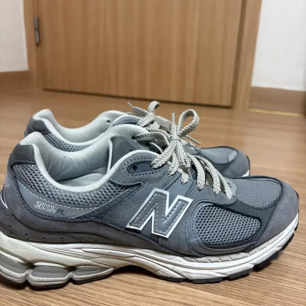 [BUNJANG] New Balance 2002R Premium Vintage Grey Sneakers (275) / 뉴발란스 2002R 프리미엄 빈티지 그레이(275