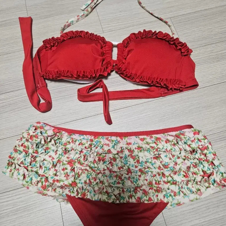 [BUNJANG] Floral Pattern Frill Bikini Red / 플로럴 패턴 프릴 비키니 레드