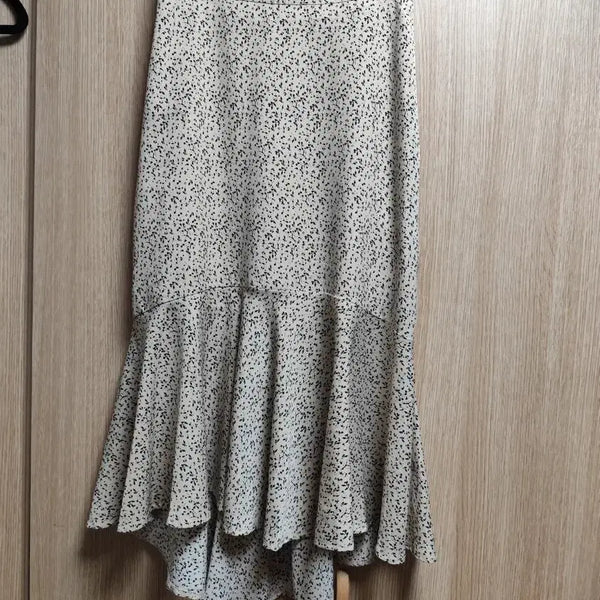 [BUNJANG] By The Shoe Mermaid Line Beige Chiffon Frill Long Skirt / 바이더슈 머메이드라인 베이지쉬폰 프릴 롱 스커트