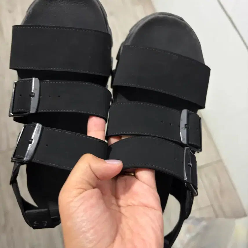 [BUNJANG] Skechers Black Strap Sandals Size 230 / 스케쳐스 블랙 스트랩 샌들 230