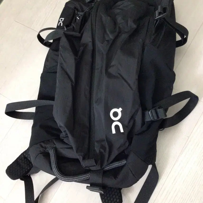 [BUNJANG] Onrunning 30L Backpack Black / 온러닝 백팩 블랙 30L