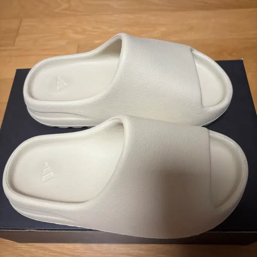 [BUNJANG] Adidas Yeezy Slide Bone 235 / 아디다스 이지슬라이드 본 235