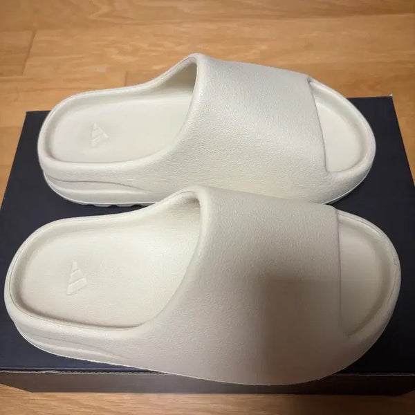 [BUNJANG] Adidas Yeezy Slide Bone 235 / 아디다스 이지슬라이드 본 235