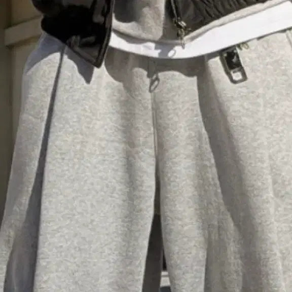[BUNJANG] High-Density Curved Two-Tuck Sweatpants / 고밀도 커브드 투턱 스웻팬츠