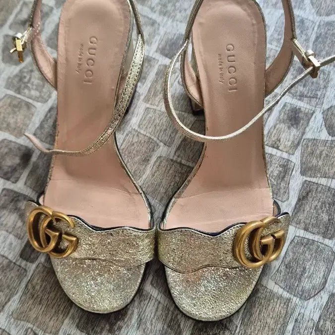 [BUNJANG] Gucci Metallic Gold GG Logo Sandals Size 34.5 / 정품구찌 메탈릭 골드 GG 로고 샌들 34.5