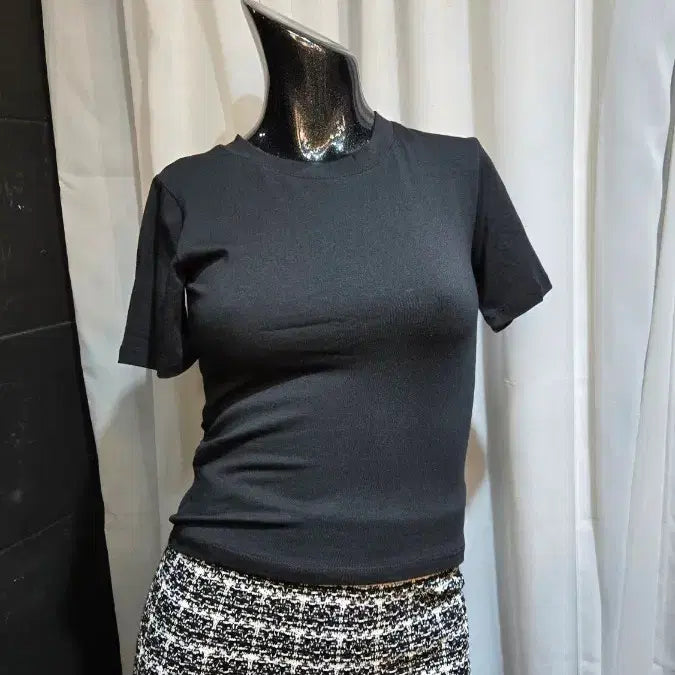 [BUNJANG] Black Round Neck Short Sleeve T-Shirt / 블랙 라운드 쇼트 반팔