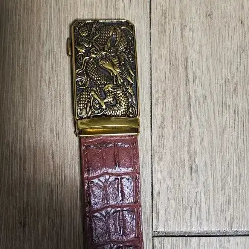 [BUNJANG] Dragon Engraved Automatic Buckle Crocodile Leather Belt / 용 문양 자동 버클 악어 가죽 벨트