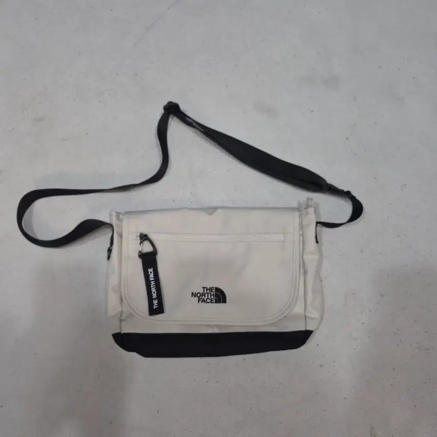 [BUNJANG] The North Face Unisex Cross Bag / 노스페이스  크로스백(남녀공용)